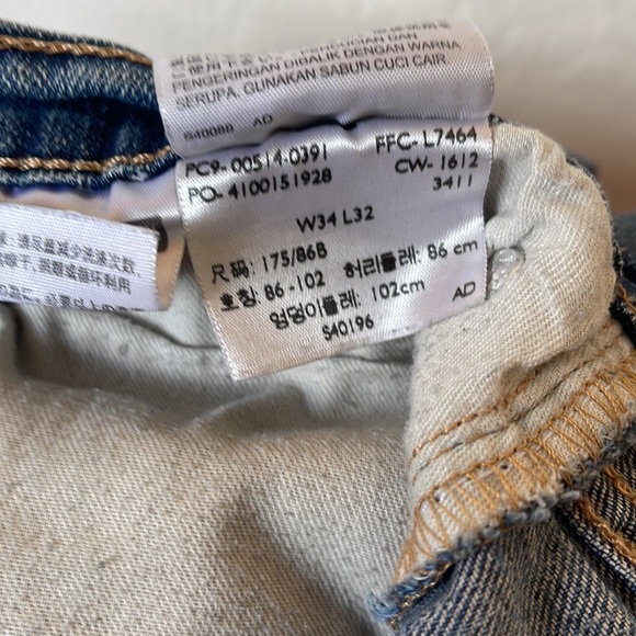 Distressed medium wash Levi’s 514, 34 waist, 32 inseam - Picture 9 of 10
